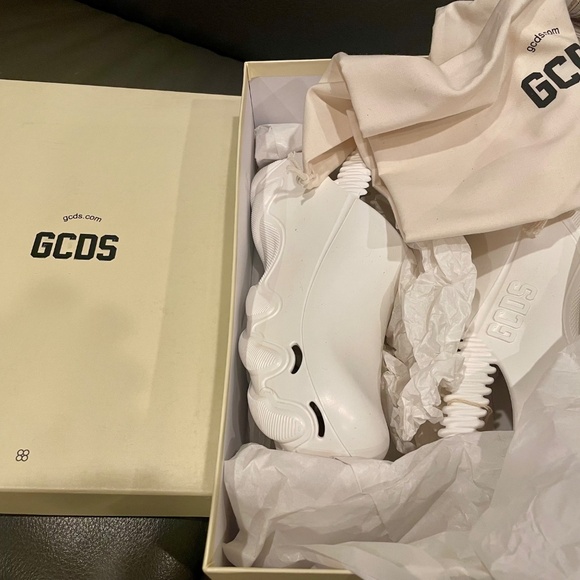 NEW GCDS WHITE MEN\'S CLOGS SIZE 41/7-8 main image 6